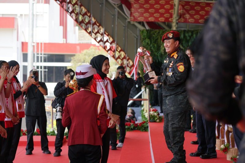 Bukti Nyata Keberhasilan Pembinaan, Budi Gunawan Beri Penghargaan Atlet PORBIN Berprestasi